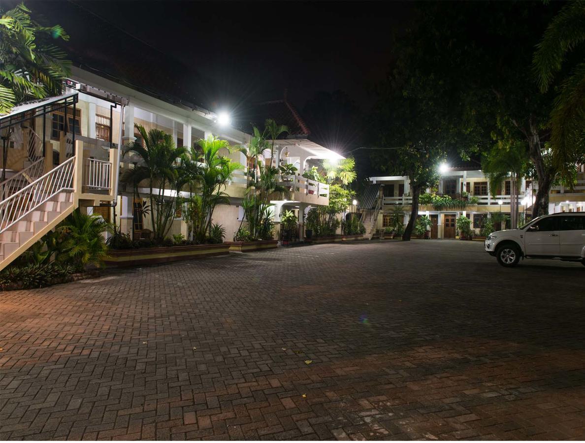 威士马加加酒店 Bojonegoro 外观 照片